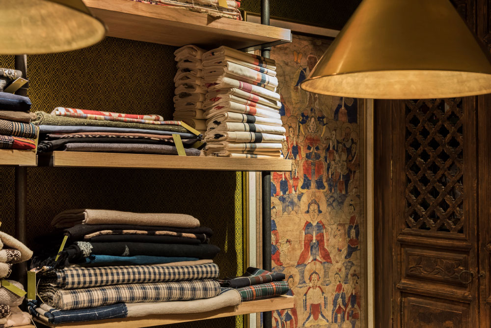 Collection-textiles-anciens-Peter-Kammermann-Decorateur-Carouge-Geneve